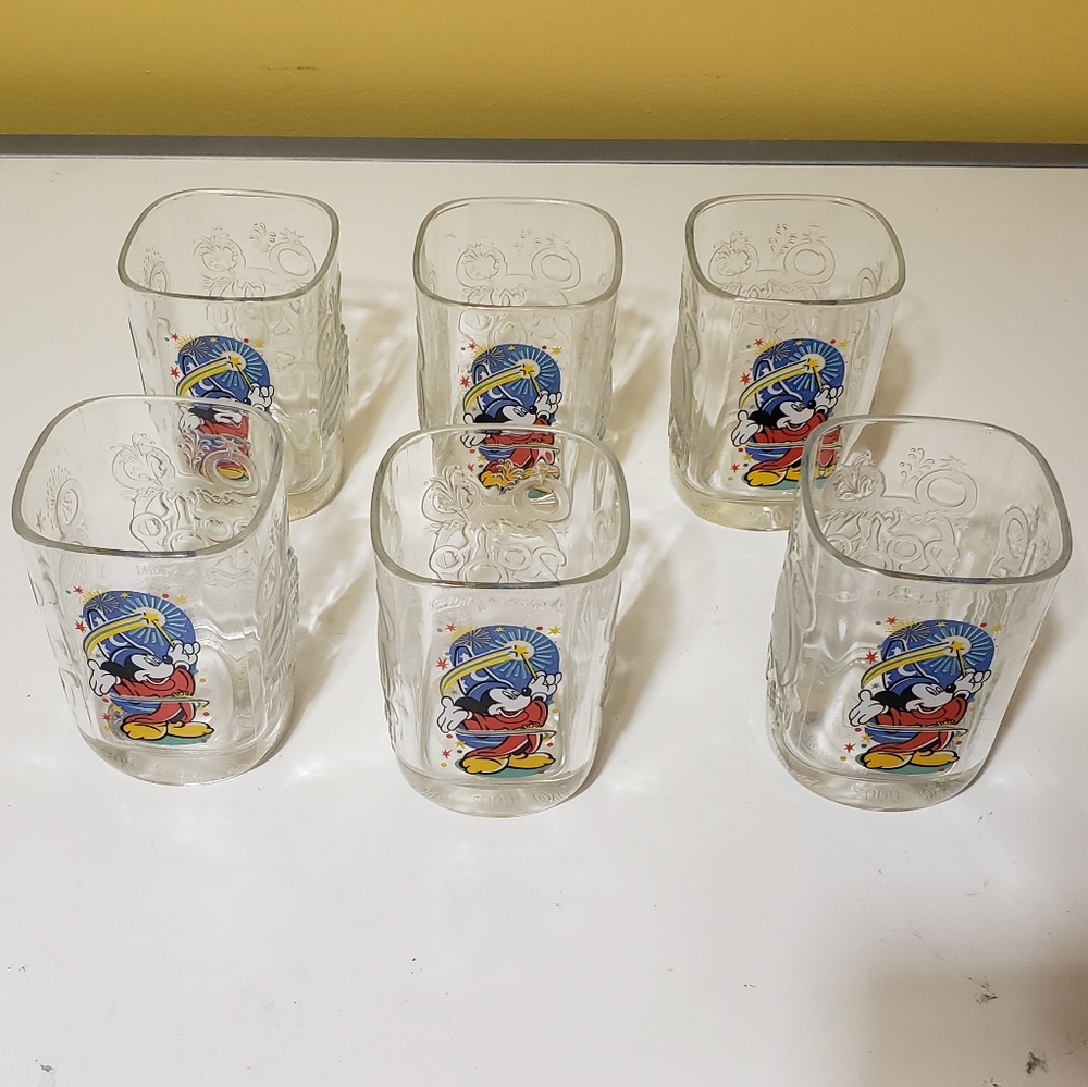 Disney cups - Picture 5 of 6
